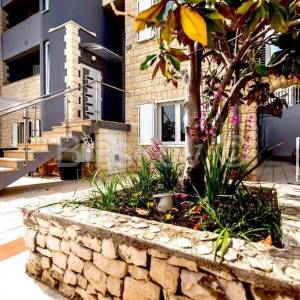 Čiovo, apartmanska kuća 1. red do mora