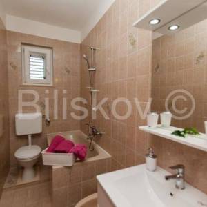 Čiovo, apartmanska kuća 1. red do mora