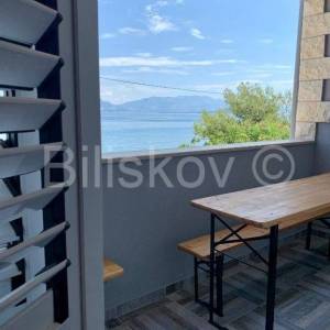 Čiovo, apartmanska kuća 1. red do mora