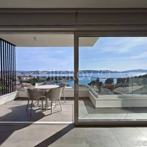 Čiovo, novogradnja, 2s stan, krovna terasa, parking, garaža