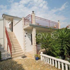 Čiovo, Okrug G.,obiteljska kuća s 4 apartmana, prodaja