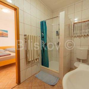 Čiovo, Okrug G.,obiteljska kuća s 4 apartmana, prodaja