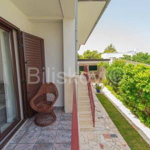 Čiovo, Okrug G.,obiteljska kuća s 4 apartmana, prodaja