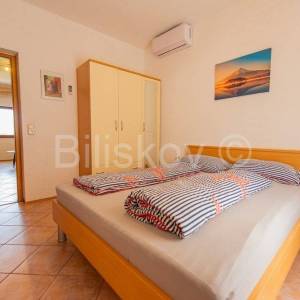 Čiovo, Okrug G.,obiteljska kuća s 4 apartmana, prodaja