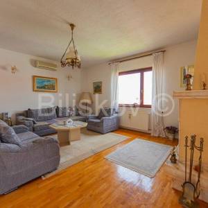 Čiovo, Okrug G.,obiteljska kuća s 4 apartmana, prodaja