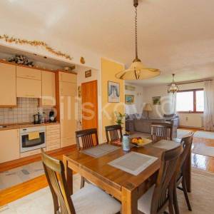 Čiovo, Okrug G.,obiteljska kuća s 4 apartmana, prodaja