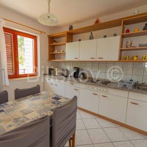 Čiovo, Okrug G.,obiteljska kuća s 4 apartmana, prodaja