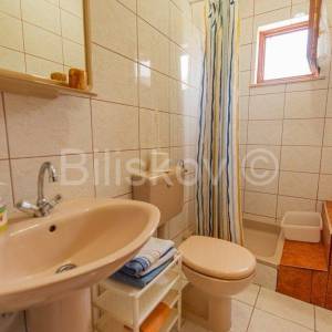 Čiovo, Okrug G.,obiteljska kuća s 4 apartmana, prodaja