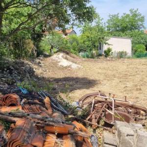 COKUNI, građevinski teren sa riješenim pristupnim putem i građevinskom dozvolom.
