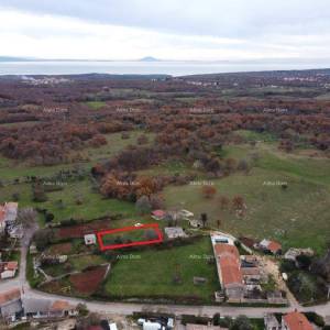 COKUNI, građevinski teren sa riješenim pristupnim putem i građevinskom dozvolom.