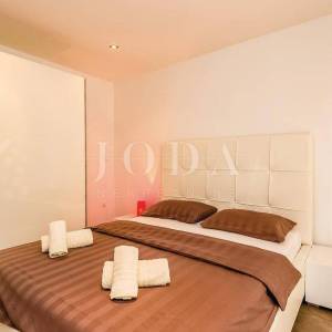 Crikvenica, apartman 20 metara od mora sa unutarnjim bazenom