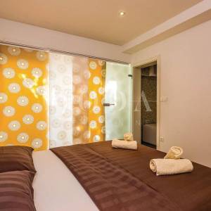 Crikvenica, apartman 20 metara od mora sa unutarnjim bazenom