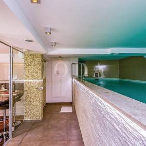 Crikvenica, apartman 20 metara od mora sa unutarnjim bazenom