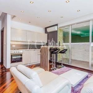 Crikvenica, apartman 20 metara od mora sa unutarnjim bazenom