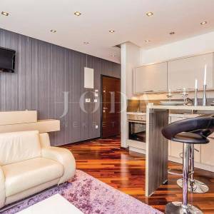 Crikvenica, apartman 20 metara od mora sa unutarnjim bazenom