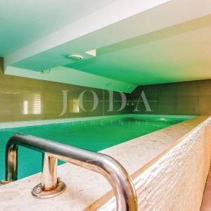 Crikvenica, apartman 20 metara od mora sa unutarnjim bazenom