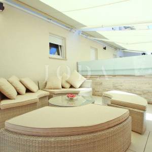 Crikvenica, apartman 20 metara od mora sa unutarnjim bazenom