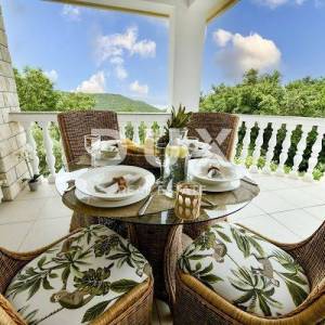 CRIKVENICA, GRIŽANE - Prekrasna samostojeća kuća s bazenom i pogledom na more!