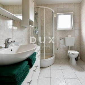 CRIKVENICA, GRIŽANE - Prekrasna samostojeća kuća s bazenom i pogledom na more!