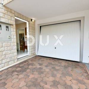 CRIKVENICA, GRIŽANE - Prekrasna samostojeća kuća s bazenom i pogledom na more!