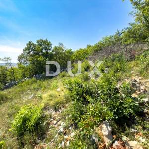 CRIKVENICA, JADRANOVO - HITNA PRODAJA teren 200m od mora s panoramskim pogledom