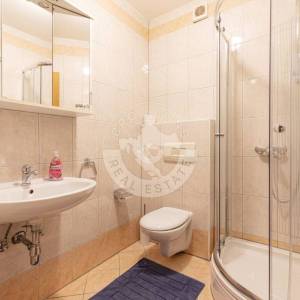 Crikvenica, Kuća 498 m2, tri Stana, Apartman, dva poslovna prostora