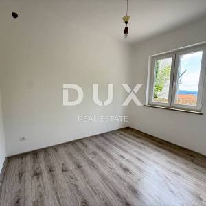 CRIKVENICA - Novouređeni 2S+DB stan s vlastitom okućnicom i pogledom na more