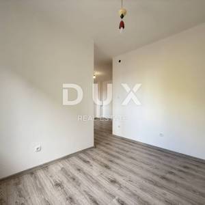 CRIKVENICA - Novouređeni 2S+DB stan s vlastitom okućnicom i pogledom na more