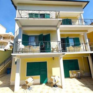 CRIKVENICA - Pansion s restoranom, 30 metara od mora