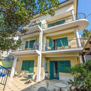 CRIKVENICA - Pansion s restoranom, 30 metara od mora