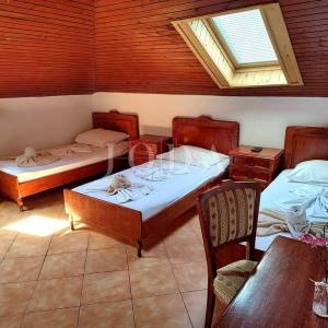 CRIKVENICA - Pansion s restoranom, 30 metara od mora