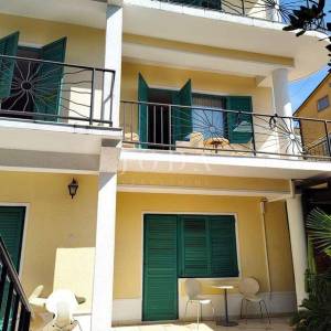 CRIKVENICA - Pansion s restoranom, 30 metara od mora