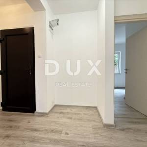 CRIKVENICA - PRILIKA! 2S+DB stan s vlastitom okućnicom i pogledom na more