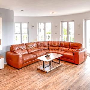 Crikvenica, samostojeća kuća s bazenom i pogledom na more