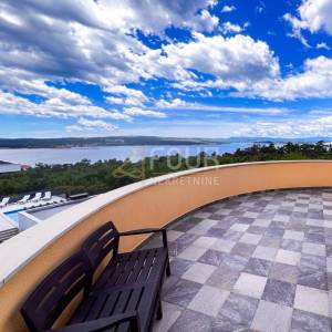 Crikvenica, samostojeća kuća s bazenom i pogledom na more