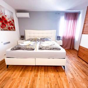 Crikvenica, samostojeća kuća s bazenom i pogledom na more