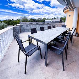 Crikvenica, samostojeća kuća s bazenom i pogledom na more