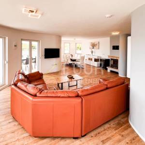 Crikvenica, samostojeća kuća s bazenom i pogledom na more