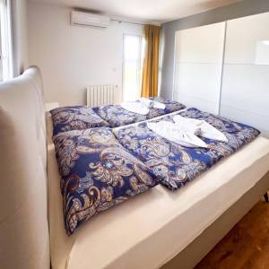 Crikvenica, samostojeća kuća s bazenom i pogledom na more