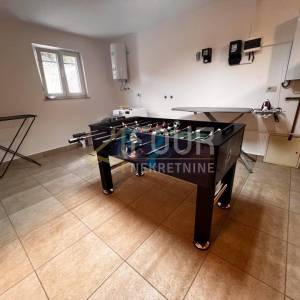 Crikvenica, samostojeća kuća s bazenom i pogledom na more