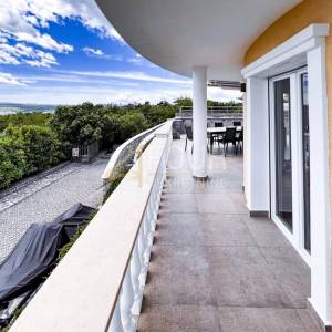 Crikvenica, samostojeća kuća s bazenom i pogledom na more