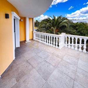 Crikvenica, samostojeća kuća s bazenom i pogledom na more