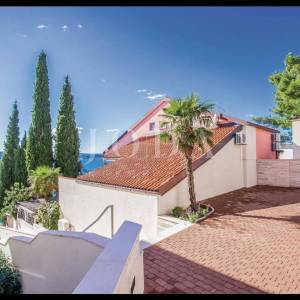 Crikvenica, stan 20 metara od mora sa bazenom