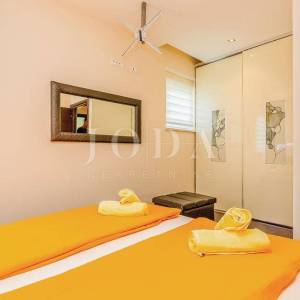 Crikvenica, stan 20 metara od mora sa bazenom