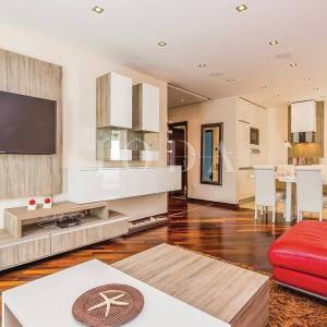 Crikvenica, stan 20 metara od mora sa bazenom