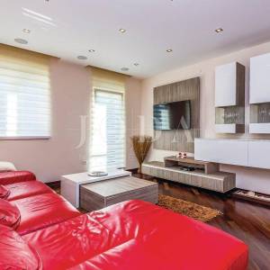 Crikvenica, stan 20 metara od mora sa bazenom