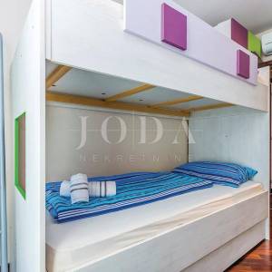 Crikvenica, stan 20 metara od mora sa bazenom