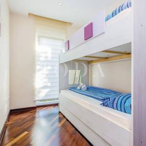 Crikvenica, stan 20 metara od mora sa bazenom