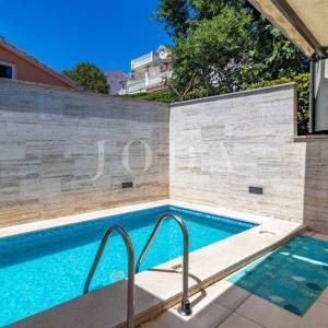 Crikvenica, stan 20 metara od mora sa bazenom