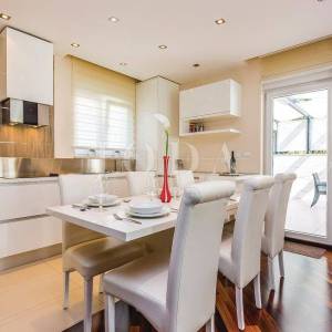 Crikvenica, stan 20 metara od mora sa bazenom